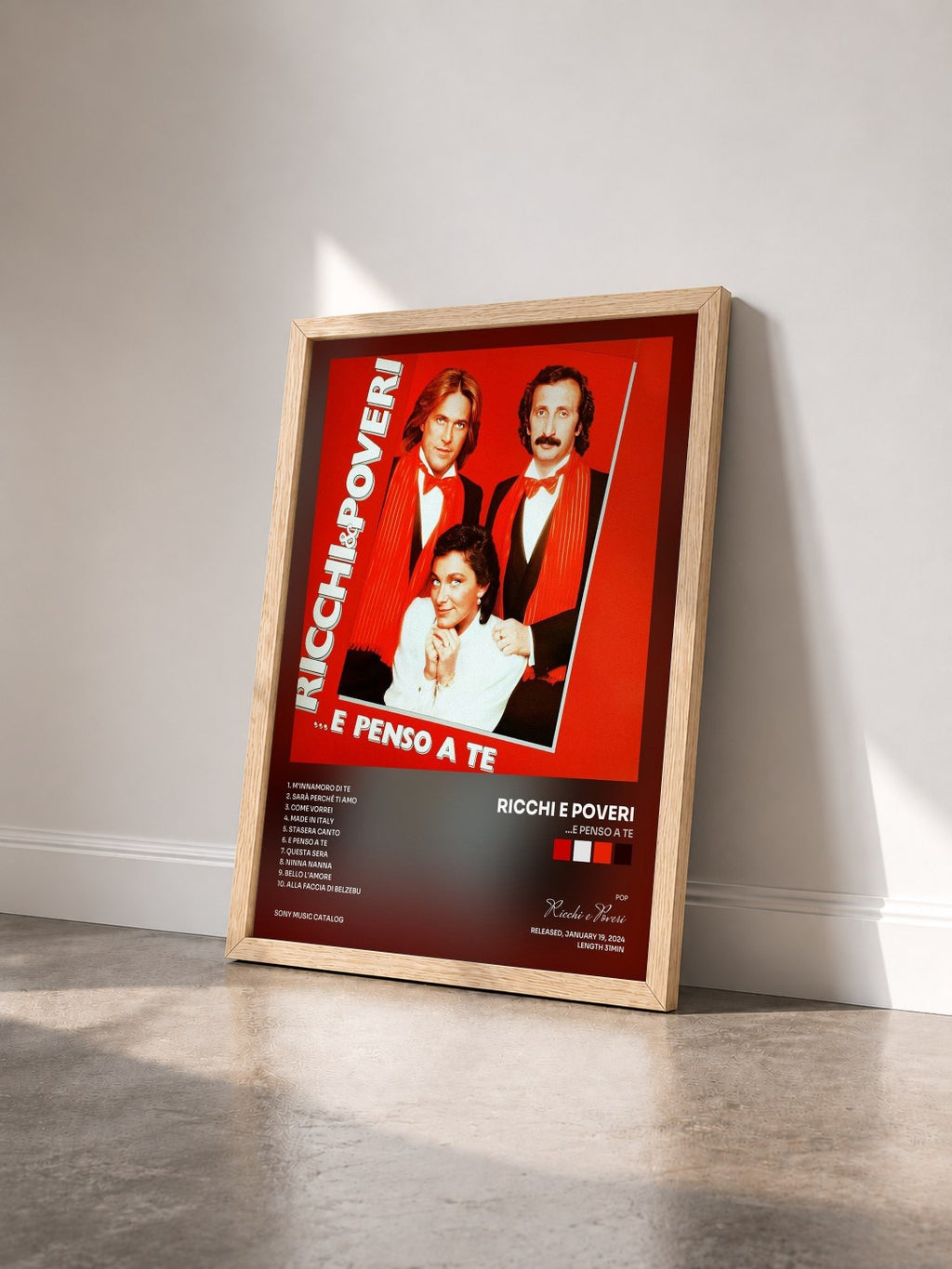 #bois Tableau de l'album ...E Penso A Te de Ricchi e Poveri vu de trois quarts, cadre en bois brut