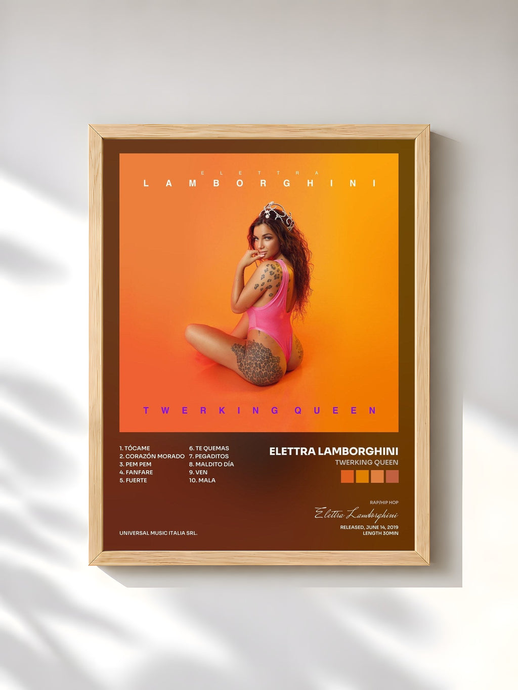 #bois Tableau de l'album Twerking Queen de Elettra Lamborghini, cadre en bois brut, imprimé et encadré en France