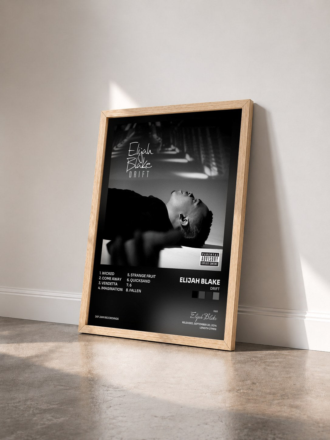 #bois Tableau de l'album Drift de Elijah Blake vu de trois quarts, cadre en bois brut