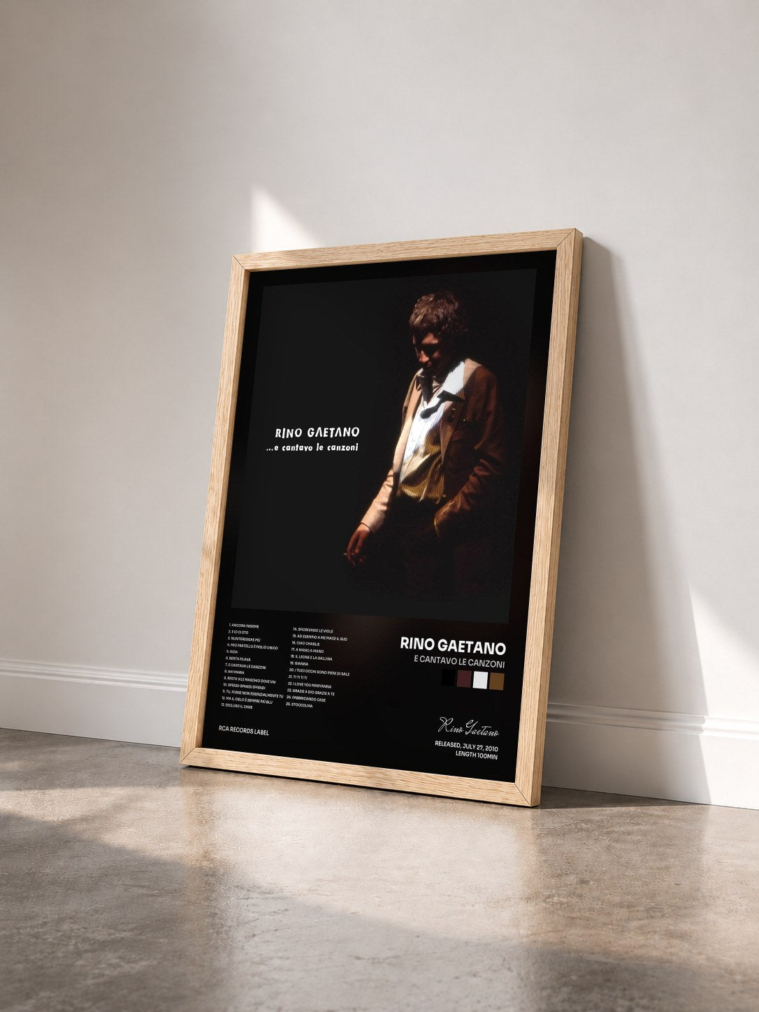 #bois Tableau de l'album E Cantavo Le Canzoni de Rino Gaetano vu de trois quarts, cadre en bois brut