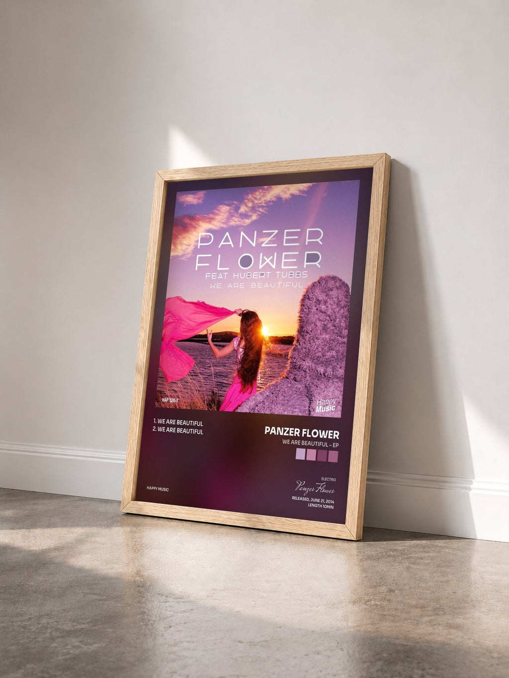 #bois Tableau de l'album We Are Beautiful - EP de Panzer Flower vu de trois quarts, cadre en bois brut