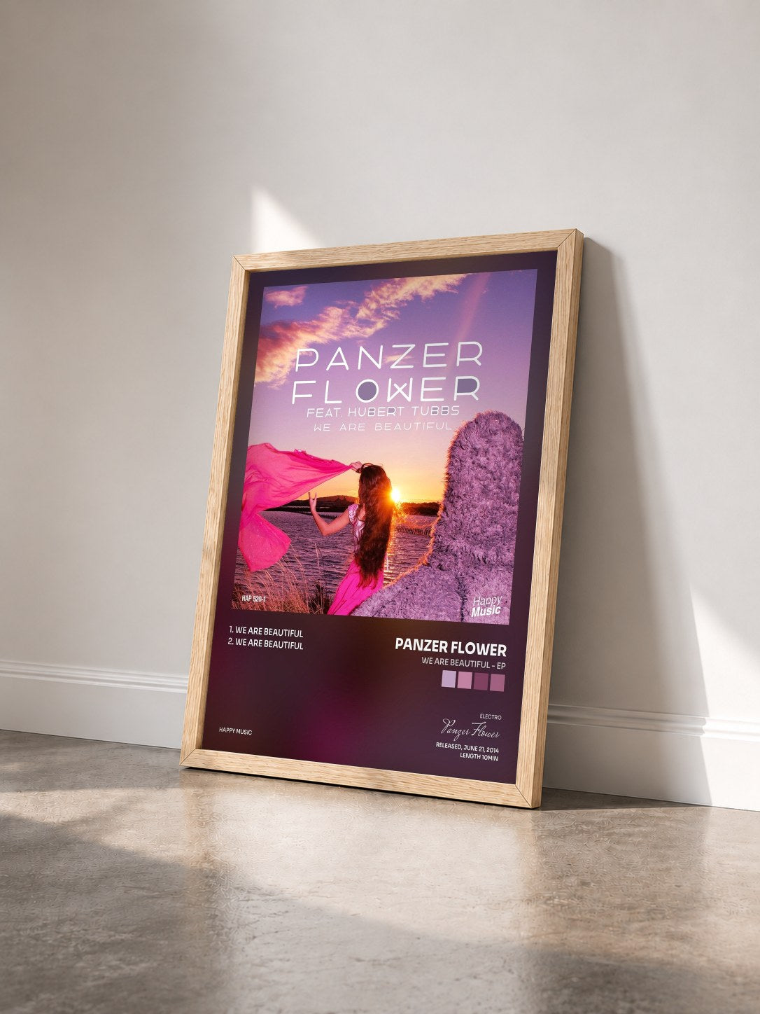 #bois Tableau de l'album We Are Beautiful - EP de Panzer Flower vu de trois quarts, cadre en bois brut