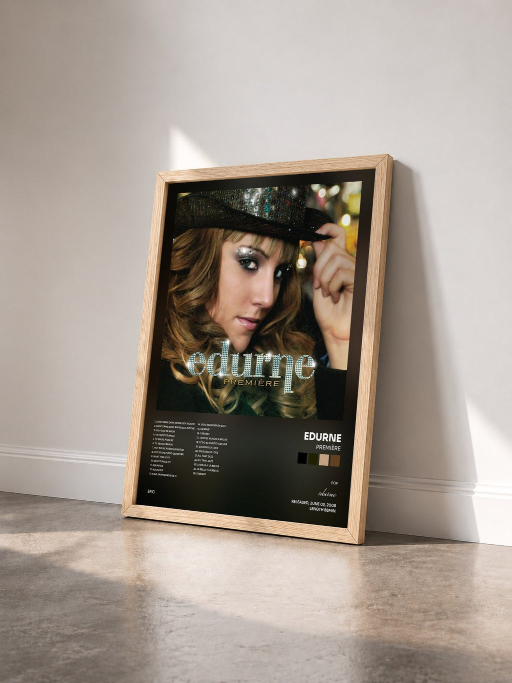 #bois Tableau de l'album Première de edurne vu de trois quarts, cadre en bois brut