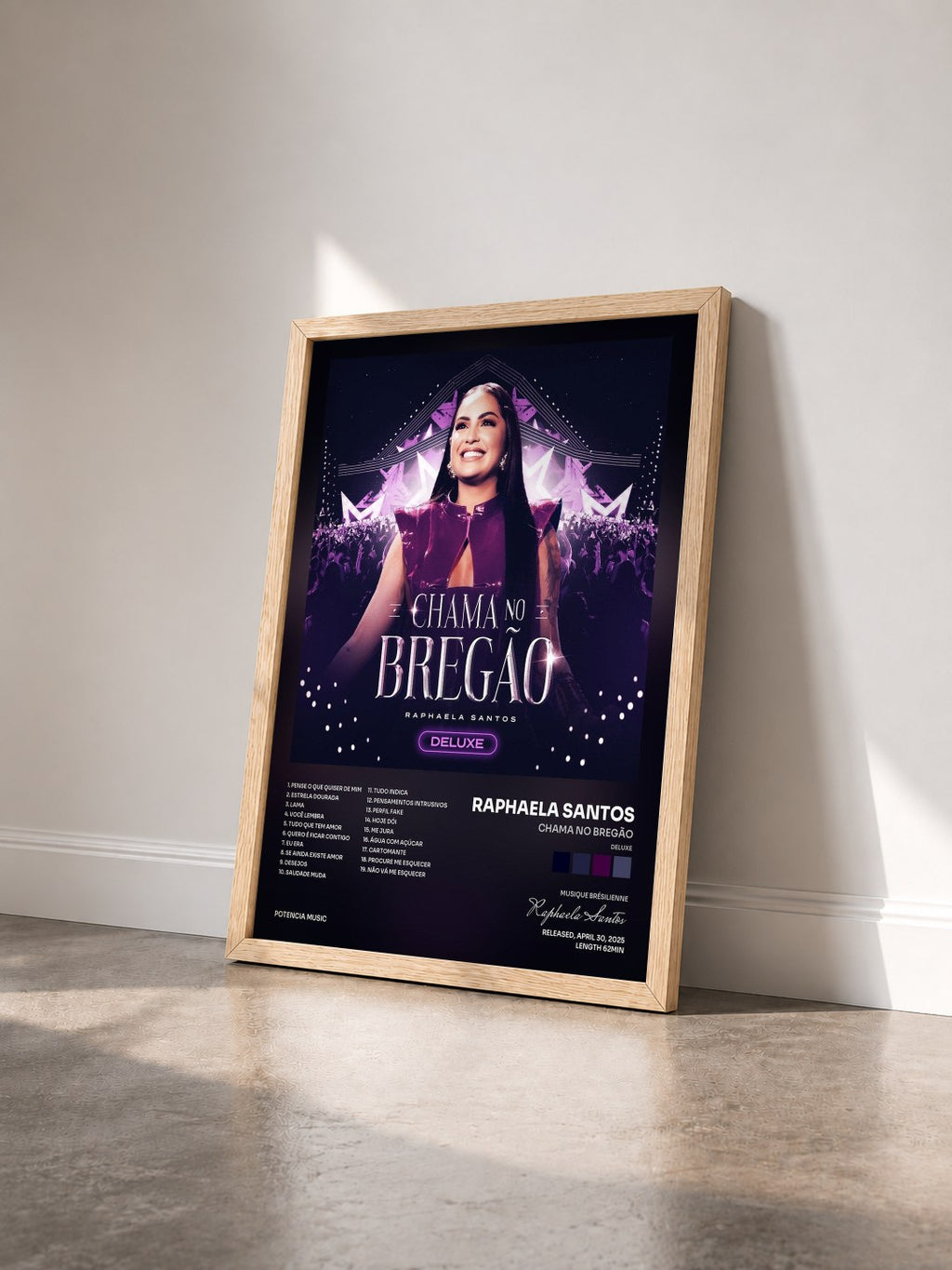 #bois Tableau de l'album Chama no Bregão (Deluxe) de Raphaela Santos vu de trois quarts, cadre en bois brut