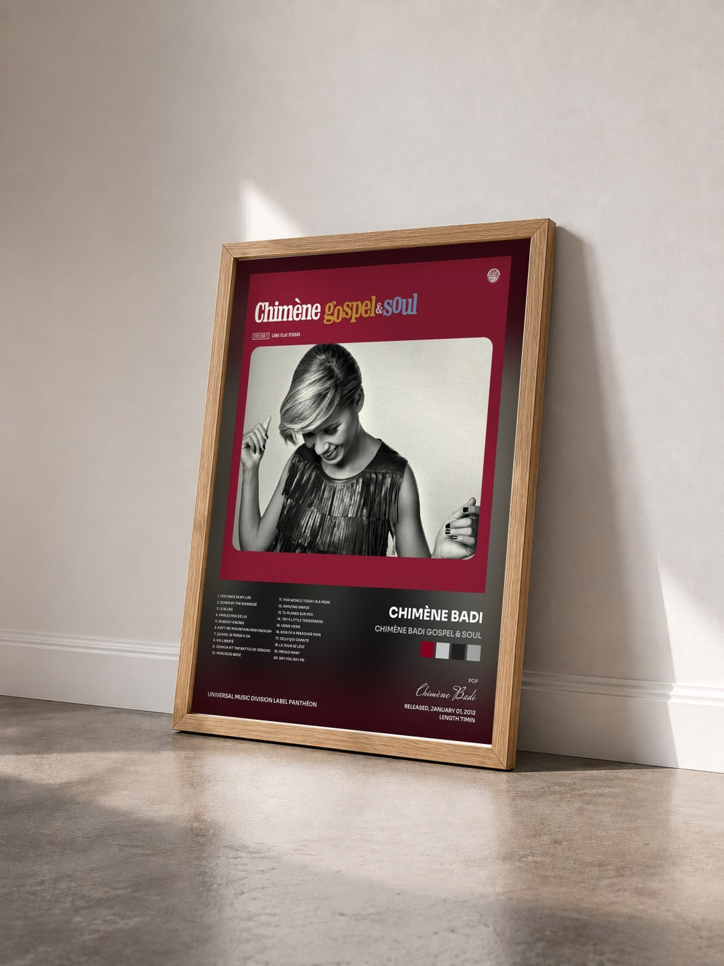 #bois Tableau de l'album Chimène Badi Gospel & Soul de Chimène Badi vu de trois quarts, cadre en bois brut