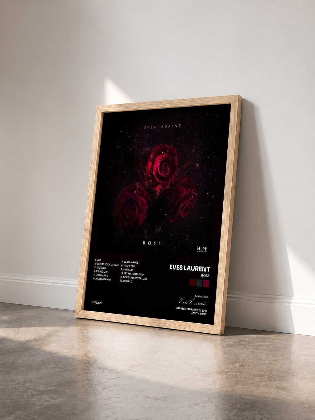 #bois Tableau de l'album Rosé de Eves Laurent vu de trois quarts, cadre en bois brut