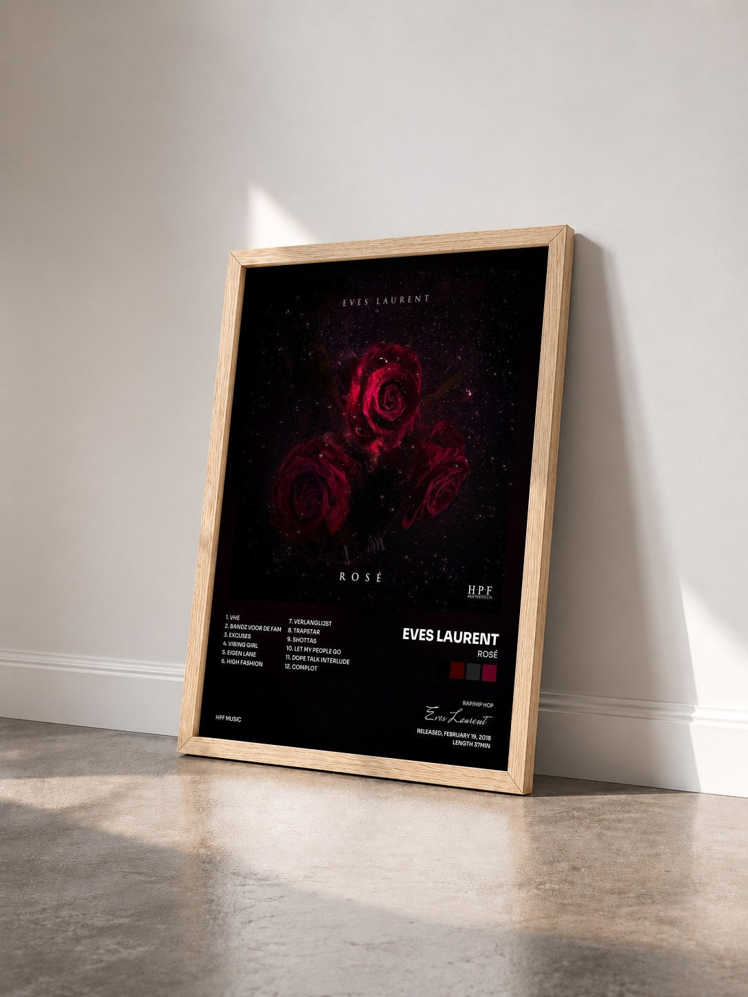 #bois Tableau de l'album Rosé de Eves Laurent vu de trois quarts, cadre en bois brut