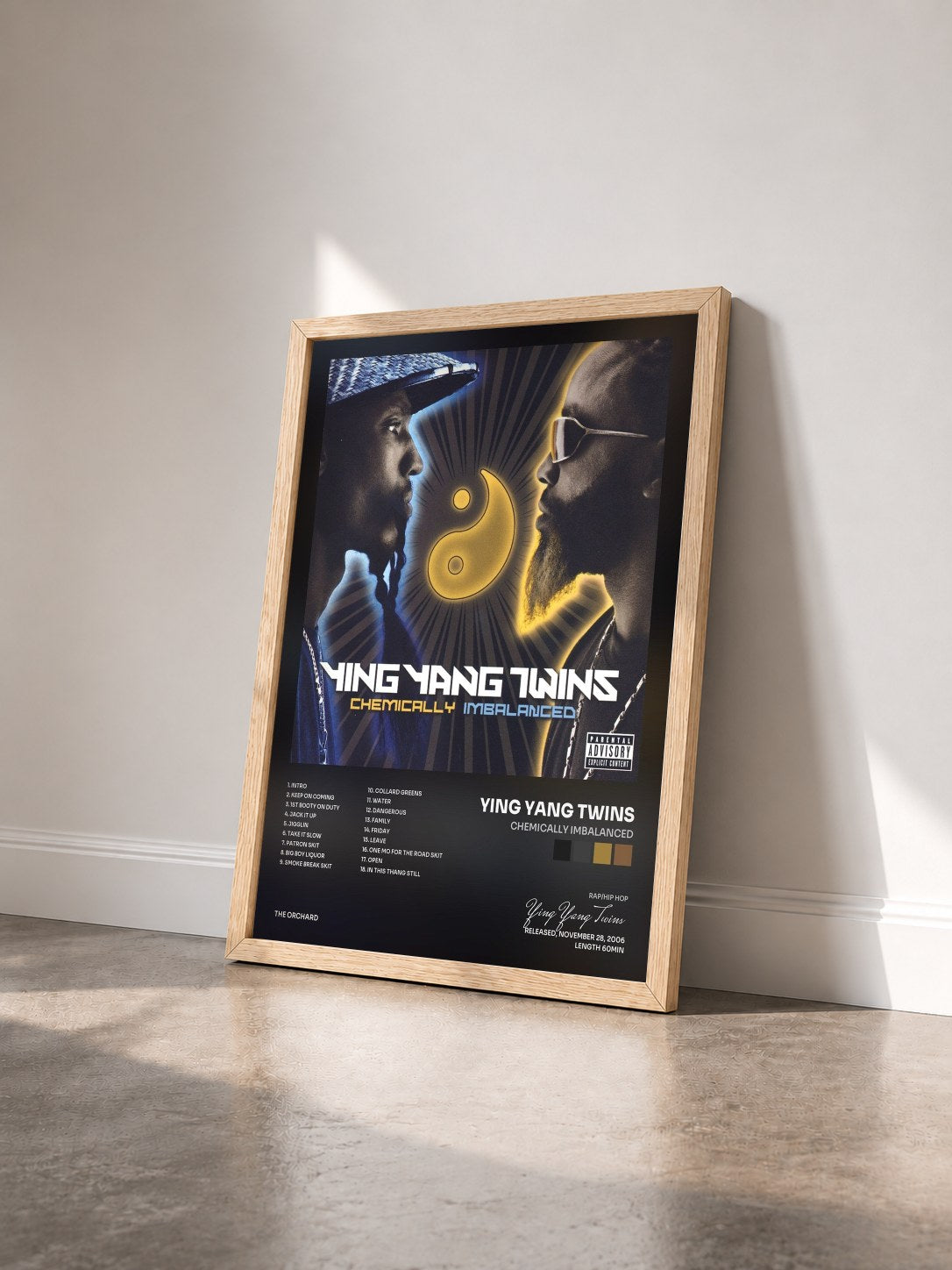 #bois Tableau de l'album Chemically Imbalanced de Ying Yang Twins vu de trois quarts, cadre en bois brut