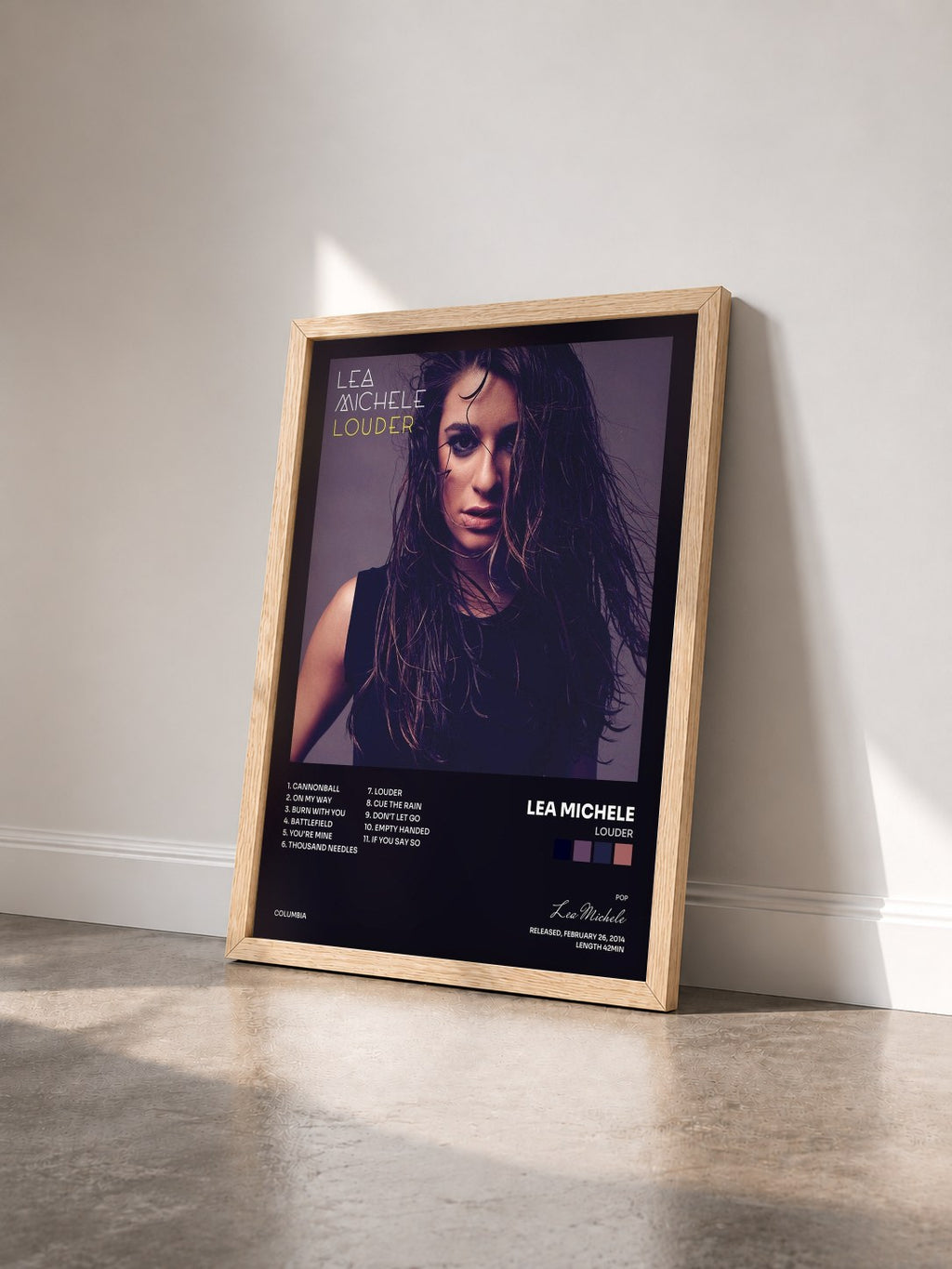 #bois Tableau de l'album Louder de Lea Michele vu de trois quarts, cadre en bois brut