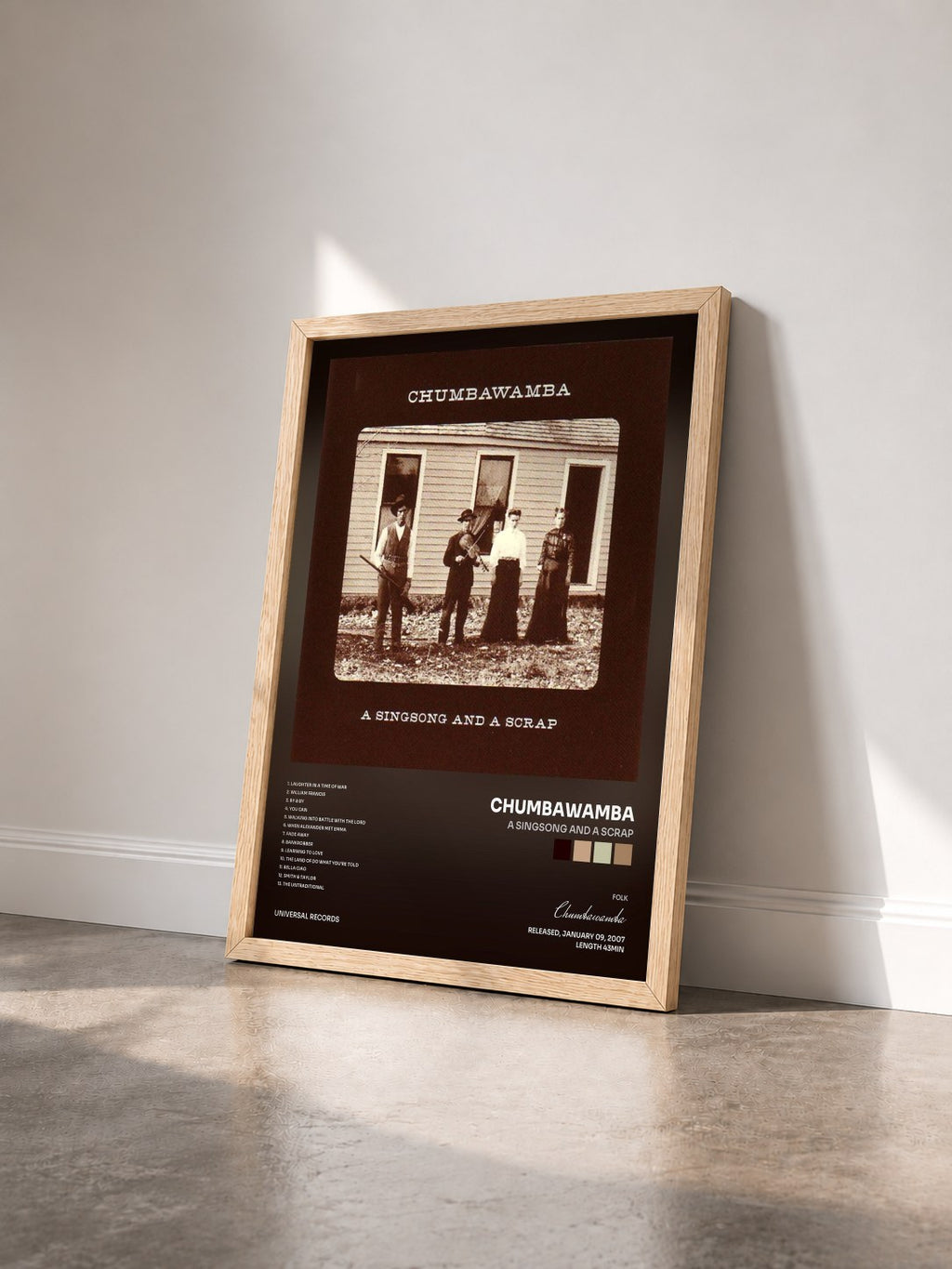 #bois Tableau de l'album A Singsong And A Scrap de Chumbawamba vu de trois quarts, cadre en bois brut