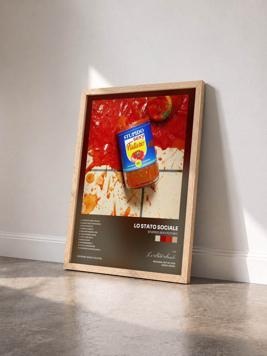 #bois Tableau de l'album Stupido Sexy Futuro de Lo Stato Sociale vu de trois quarts, cadre en bois brut