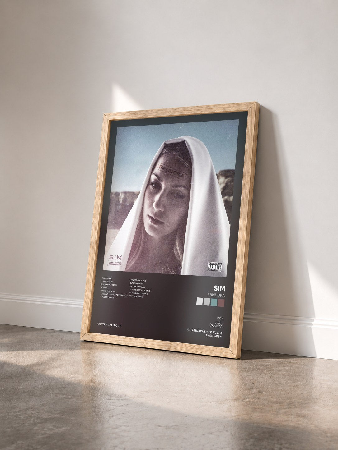 #bois Tableau de l'album Pandora de SiM vu de trois quarts, cadre en bois brut