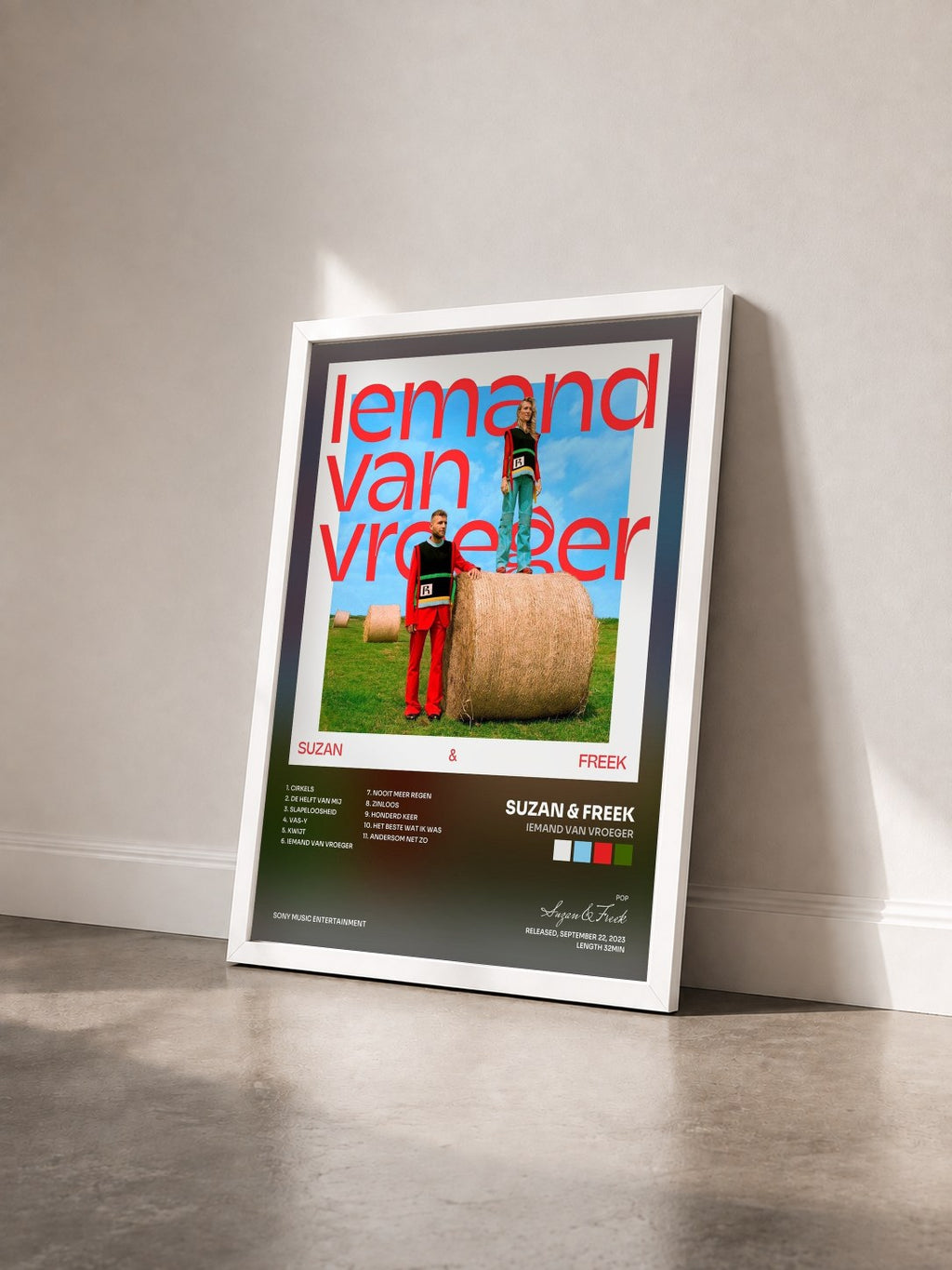 #blanc Tableau de l'album Iemand Van Vroeger de Suzan & Freek vu de trois quarts, cadre blanc