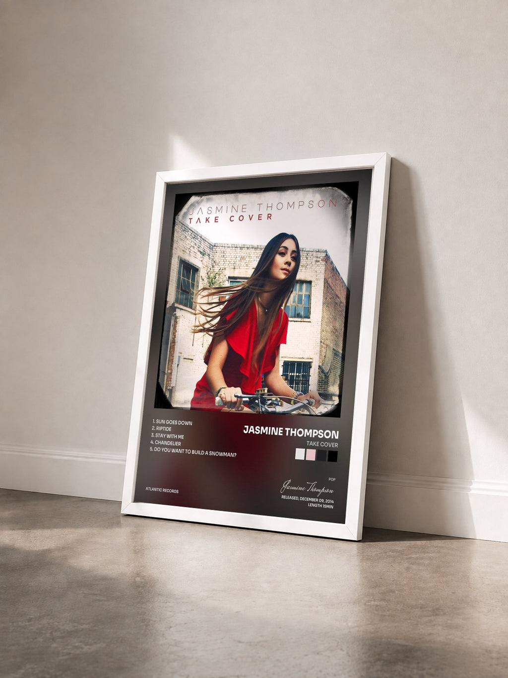 #blanc Tableau de l'album Take Cover de Jasmine Thompson vu de trois quarts, cadre blanc