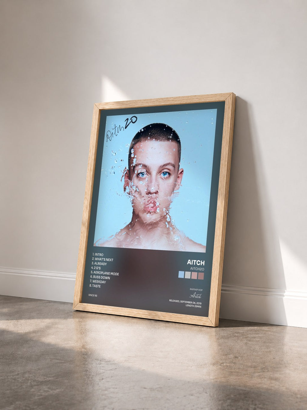 #bois Tableau de l'album AitcH2O de Aitch vu de trois quarts, cadre en bois brut