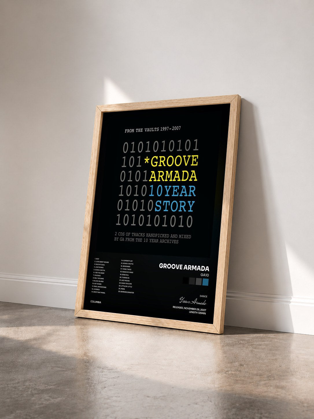 #bois Tableau de l'album GA10 de Groove Armada vu de trois quarts, cadre en bois brut