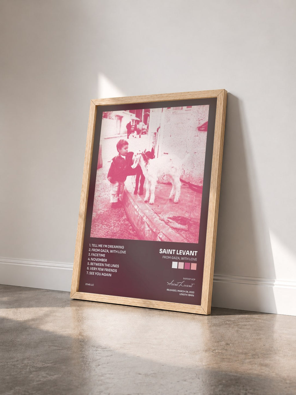 #bois Tableau de l'album From Gaza, With Love de Saint Levant vu de trois quarts, cadre en bois brut