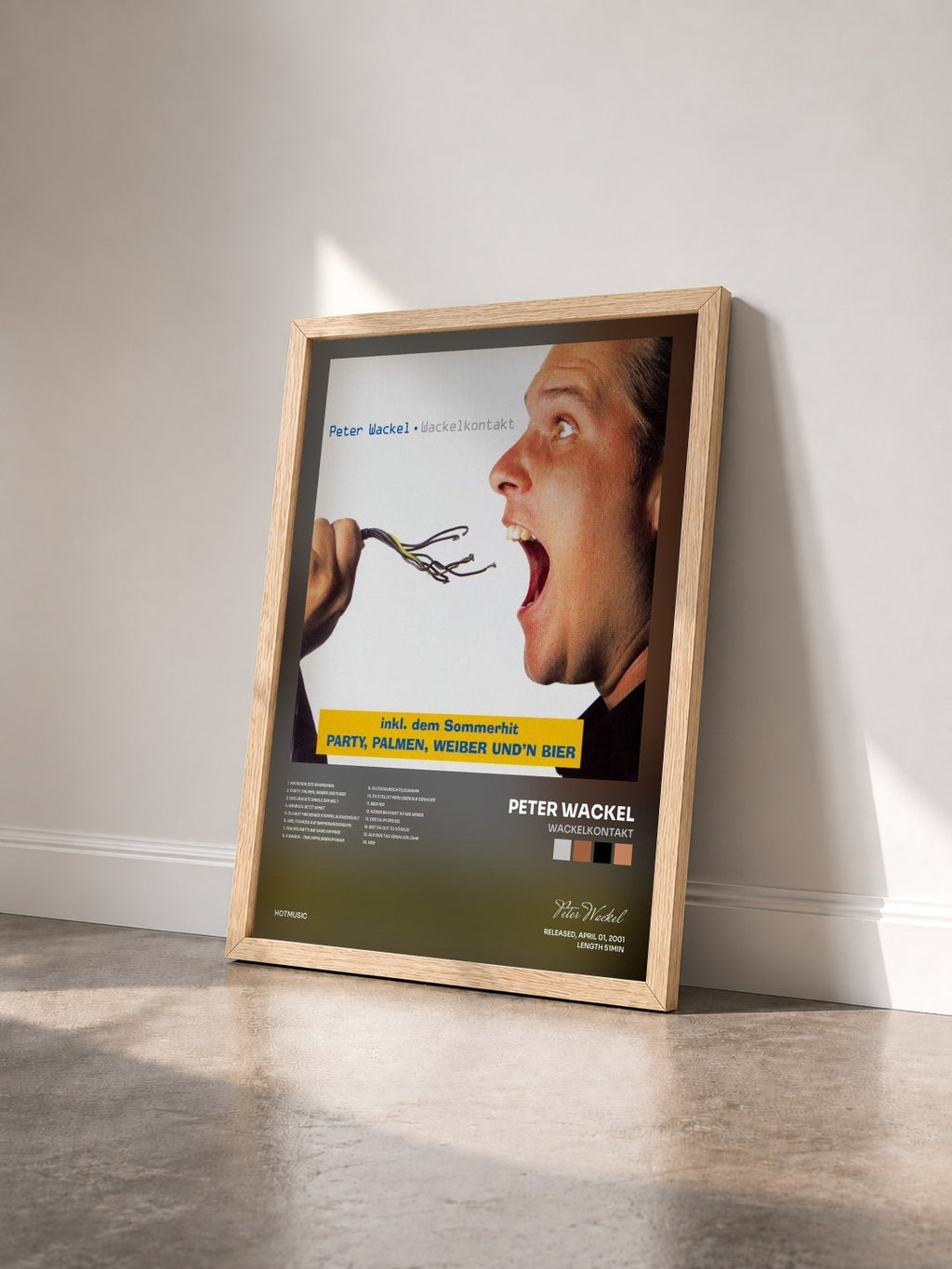 #bois Tableau de l'album Wackelkontakt de Peter Wackel vu de trois quarts, cadre en bois brut