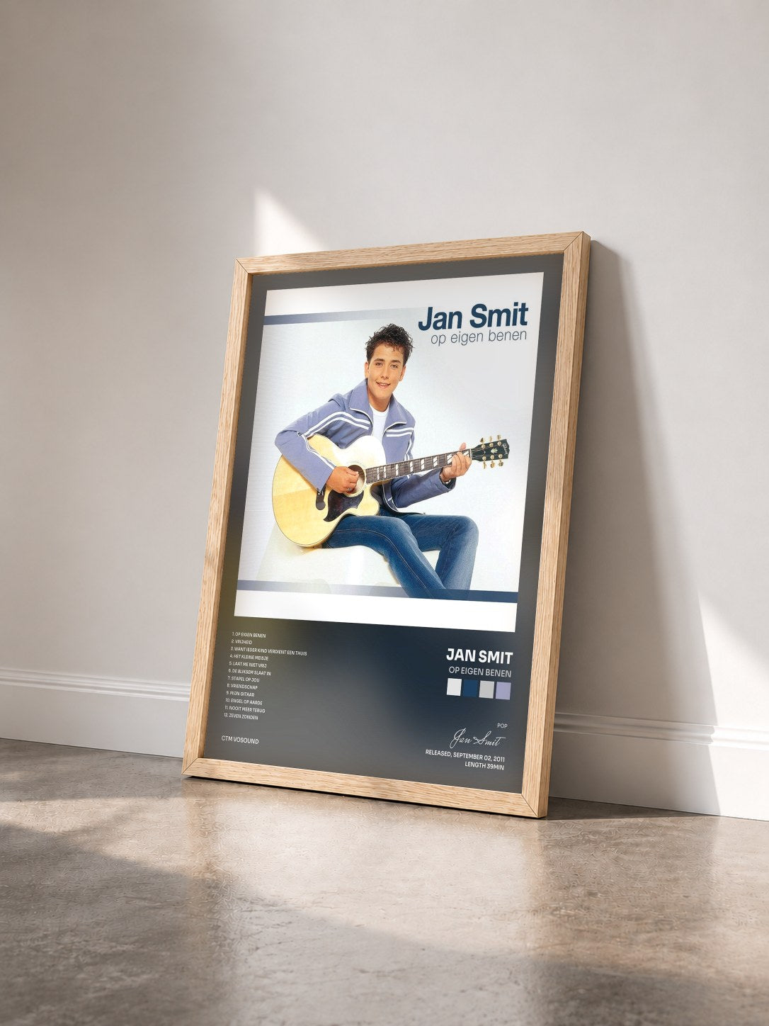#bois Tableau de l'album Op Eigen Benen de Jan Smit vu de trois quarts, cadre en bois brut