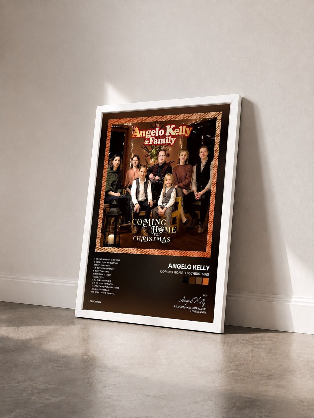 #blanc Tableau de l'album Coming Home For Christmas de Angelo Kelly vu de trois quarts, cadre blanc