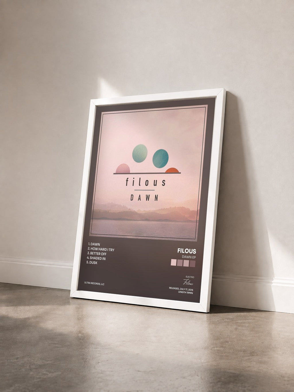 #blanc Tableau de l'album Dawn EP de Filous vu de trois quarts, cadre blanc