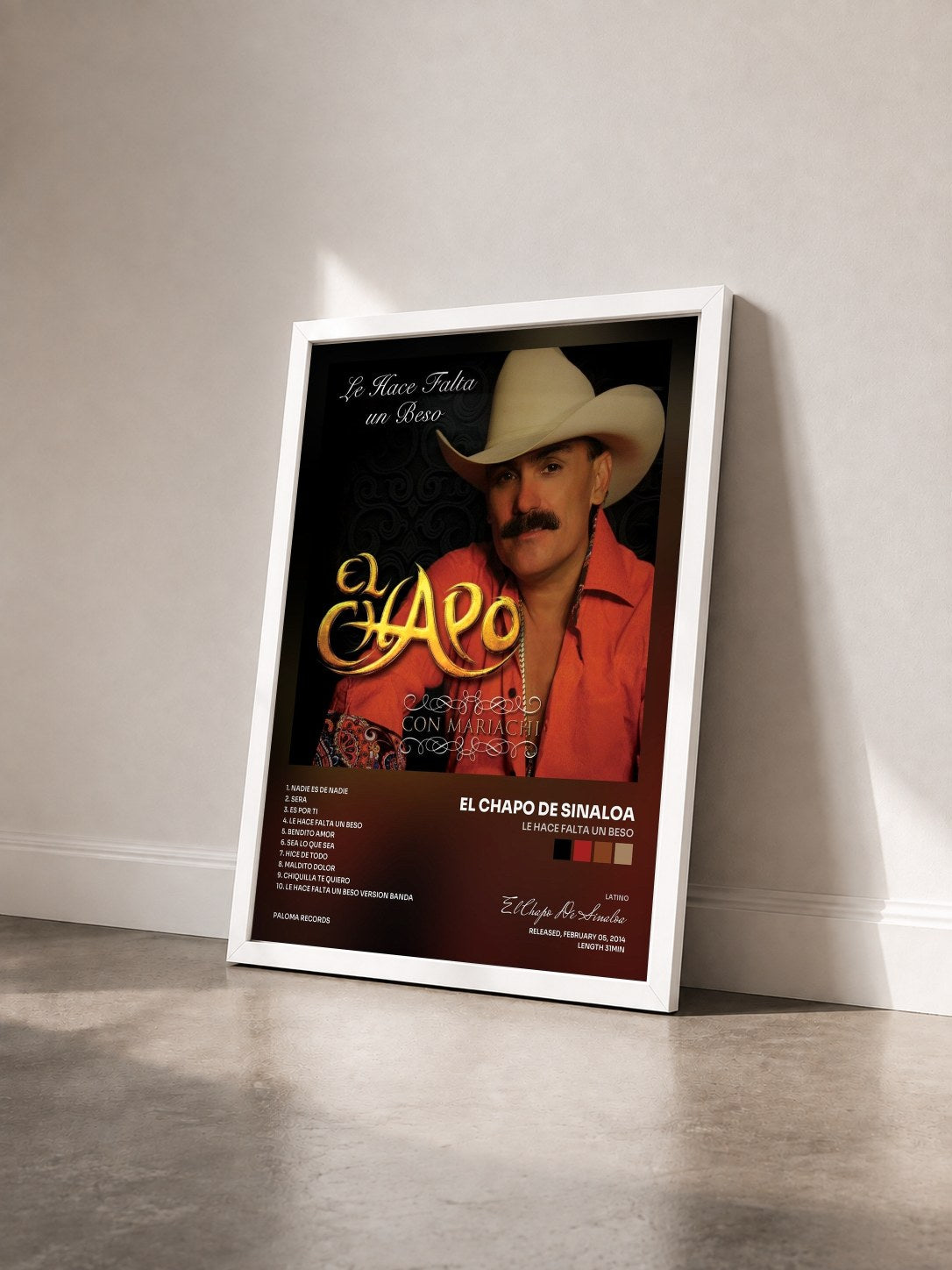 #blanc Tableau de l'album Le Hace Falta Un Beso de El Chapo De Sinaloa vu de trois quarts, cadre blanc