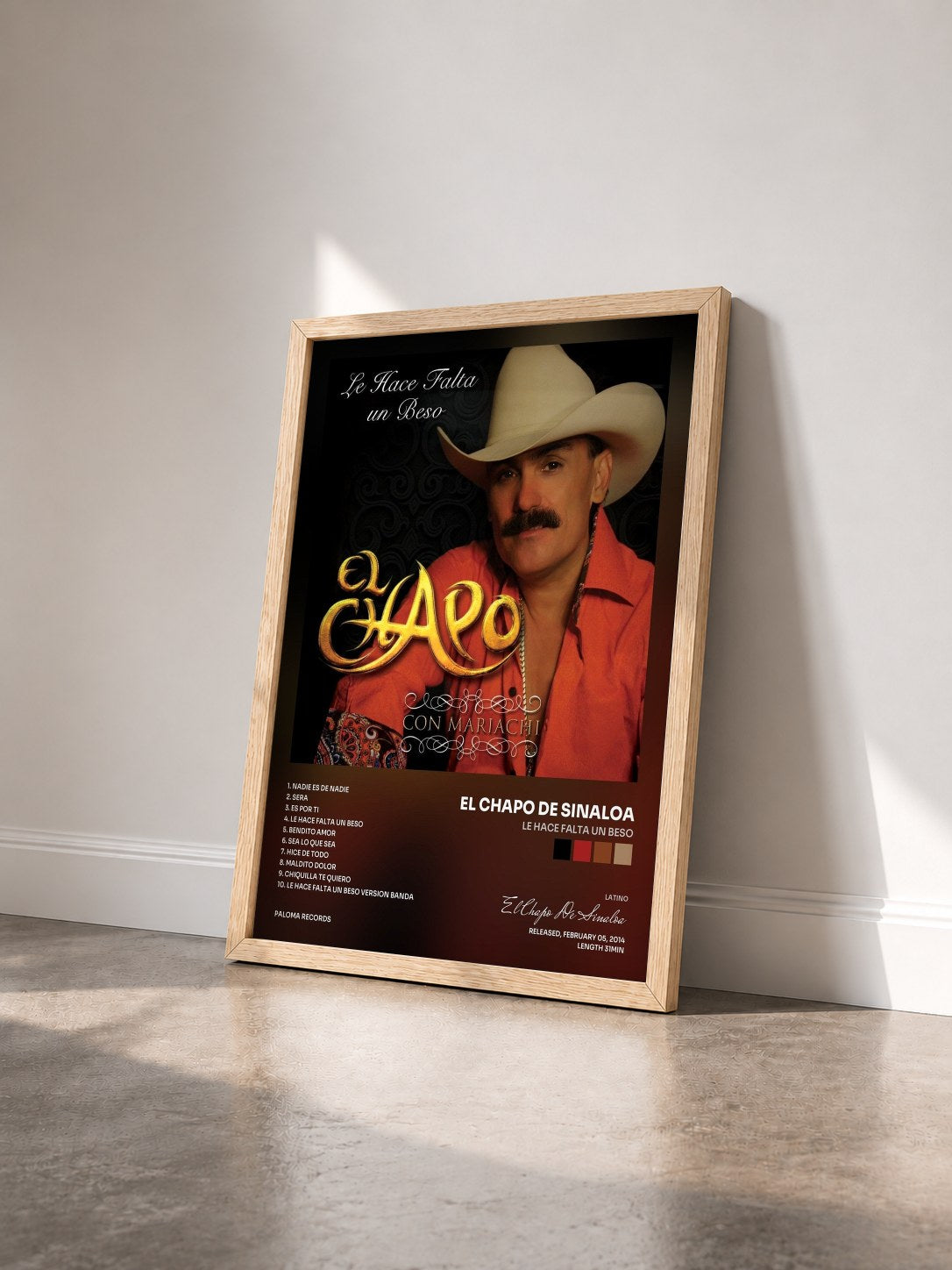 #bois Tableau de l'album Le Hace Falta Un Beso de El Chapo De Sinaloa vu de trois quarts, cadre en bois brut