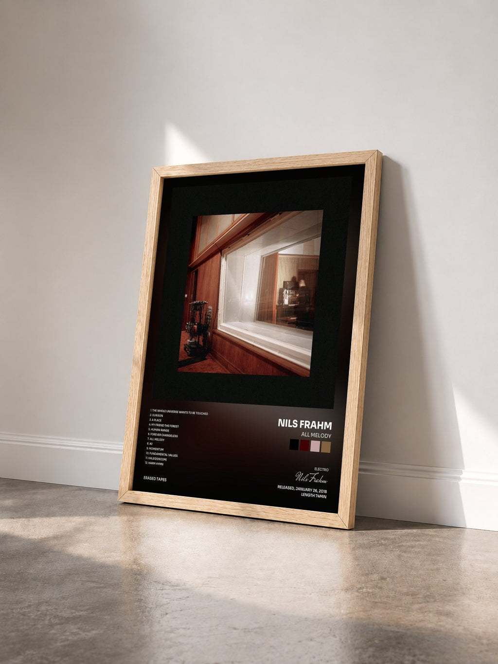 #bois Tableau de l'album All Melody de Nils Frahm vu de trois quarts, cadre en bois brut