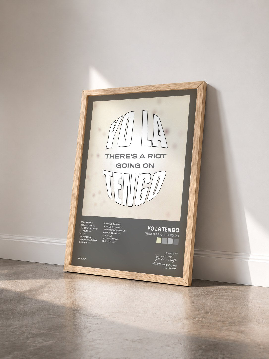 #bois Tableau de l'album There's A Riot Going On de Yo La Tengo vu de trois quarts, cadre en bois brut