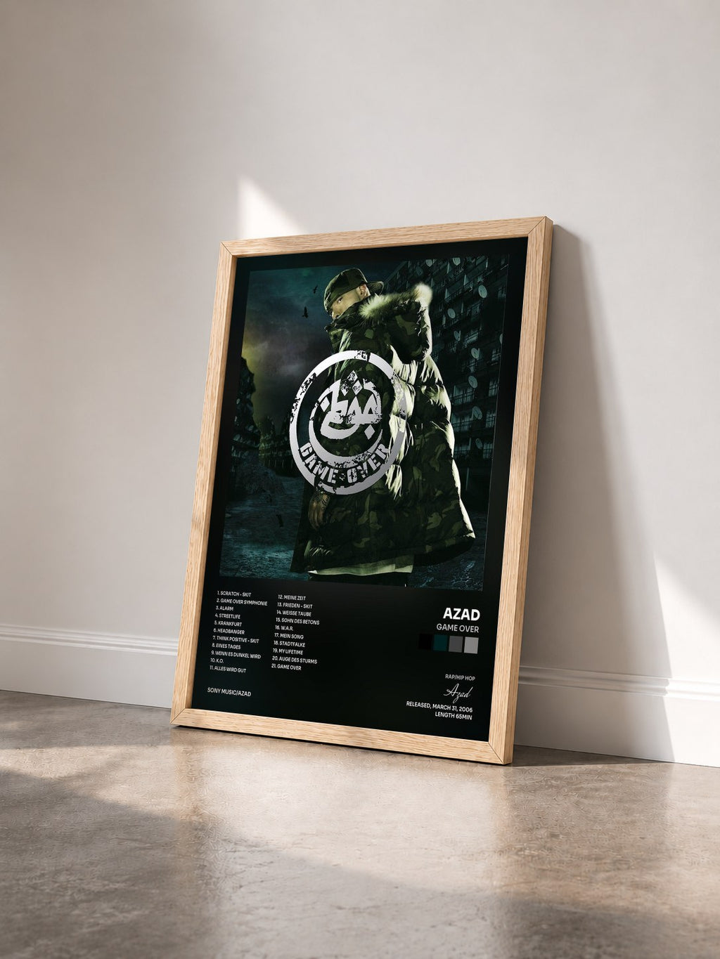 #bois Tableau de l'album Game Over de Azad vu de trois quarts, cadre en bois brut