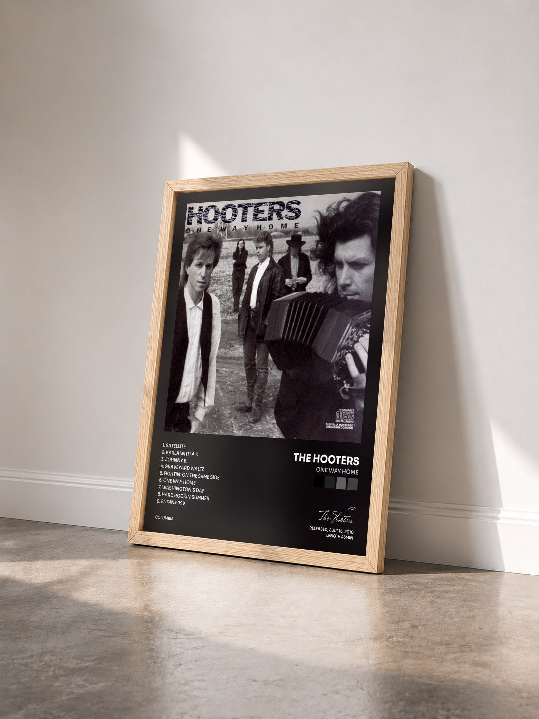#bois Tableau de l'album One Way Home de The Hooters vu de trois quarts, cadre en bois brut