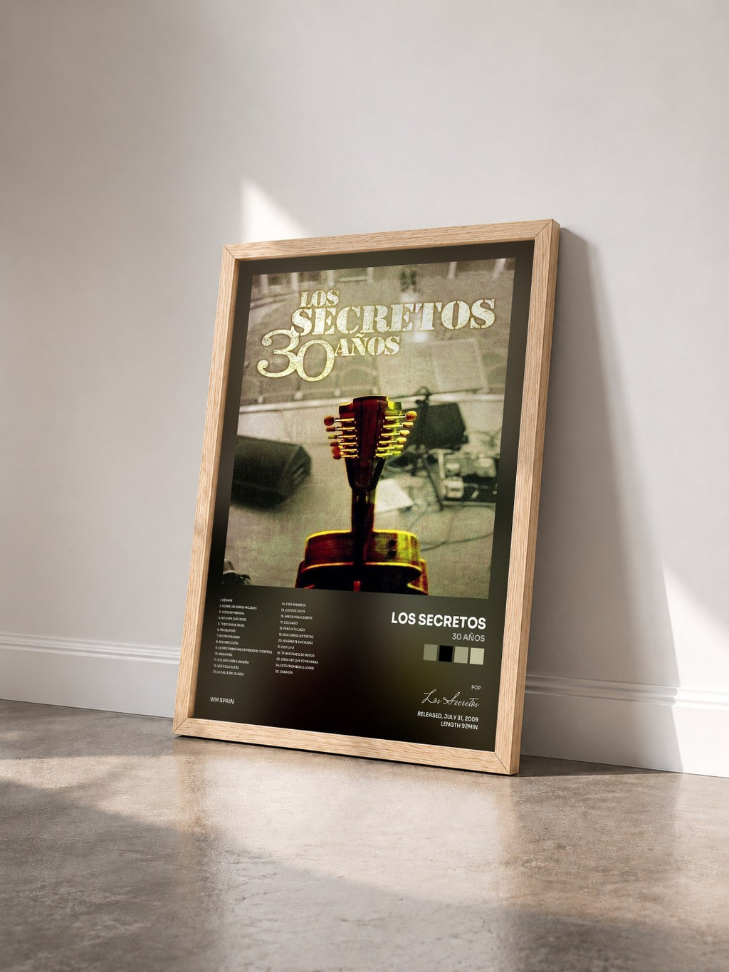 #bois Tableau de l'album 30 años de Los Secretos vu de trois quarts, cadre en bois brut