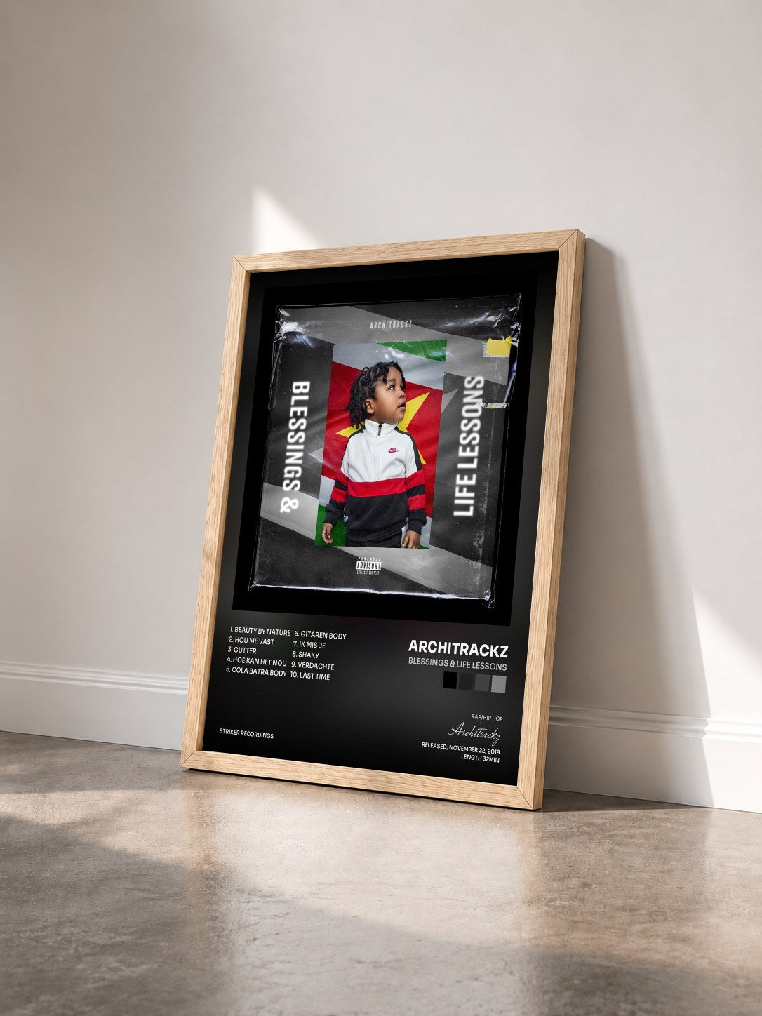 #bois Tableau de l'album Blessings & Life Lessons de Architrackz vu de trois quarts, cadre en bois brut