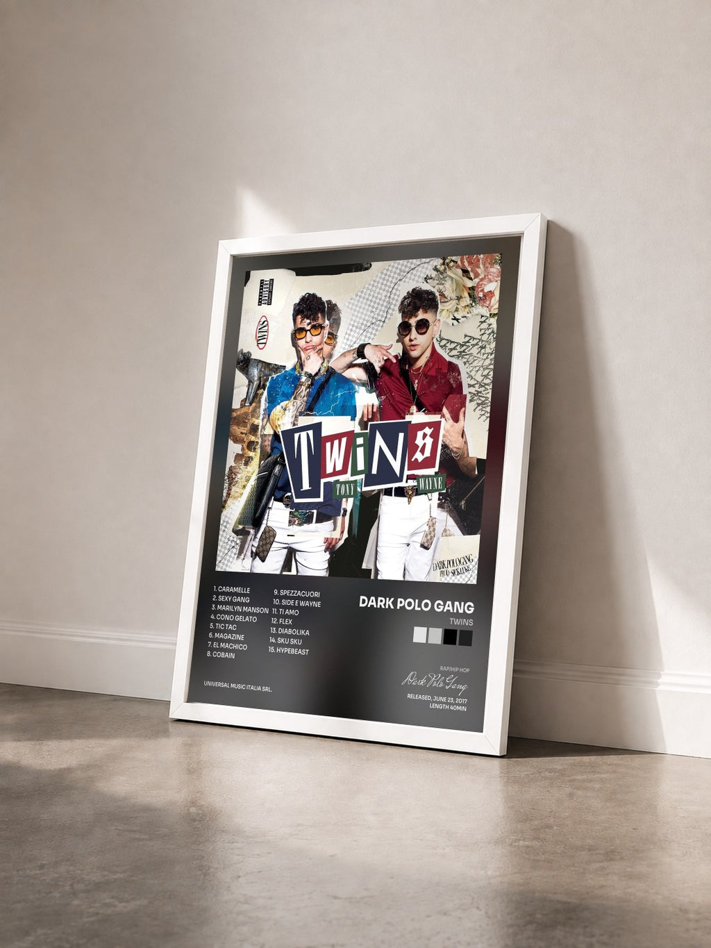 #blanc Tableau de l'album Twins de Dark Polo Gang vu de trois quarts, cadre blanc