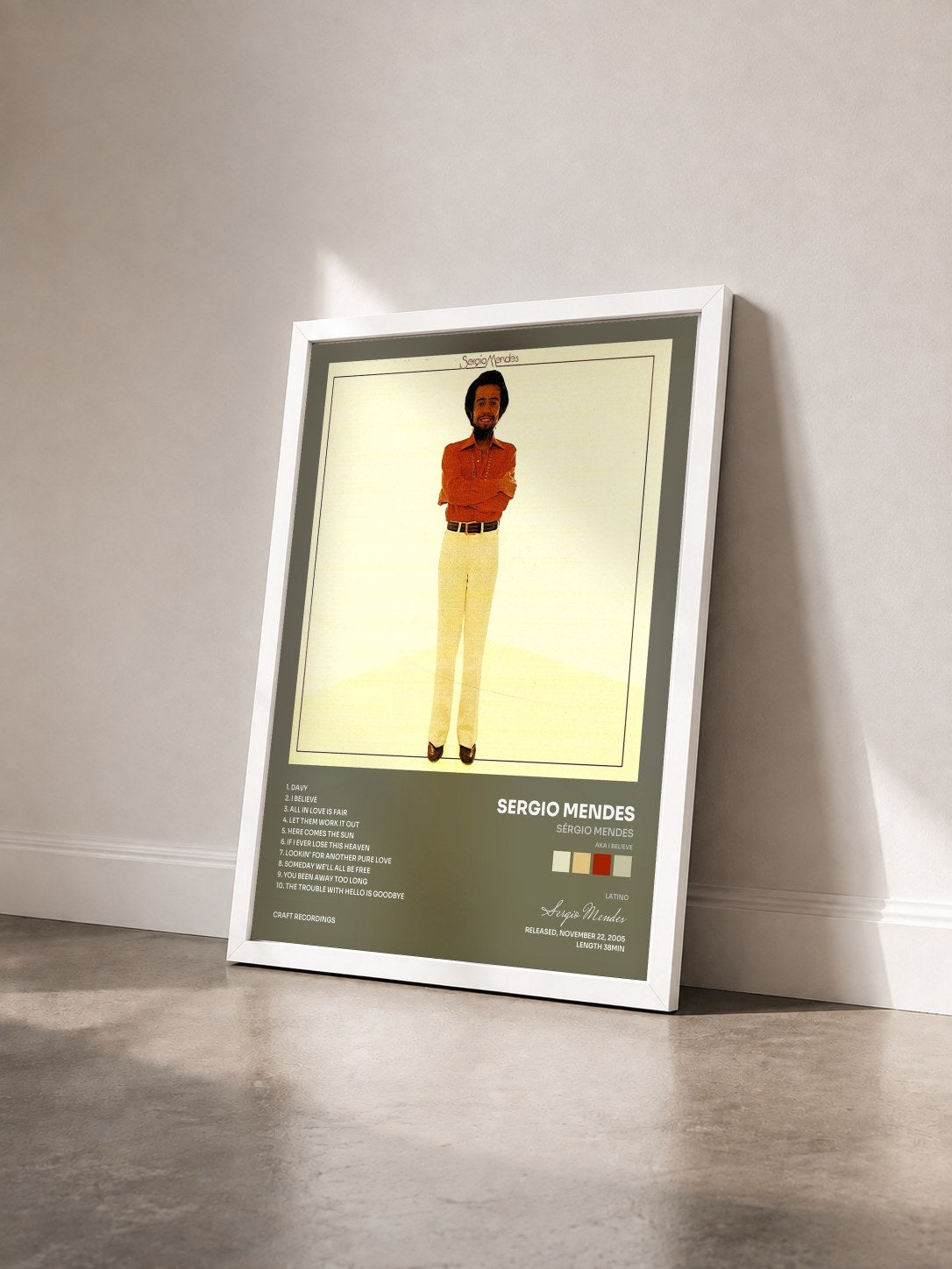 #blanc Tableau de l'album Sérgio Mendes (AKA I Believe) de Sergio Mendes vu de trois quarts, cadre blanc