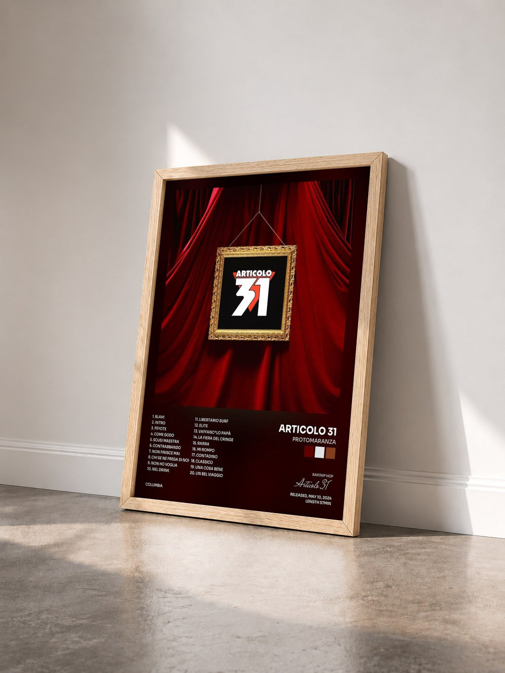 #bois Tableau de l'album PROTOMARANZA de Articolo 31 vu de trois quarts, cadre en bois brut