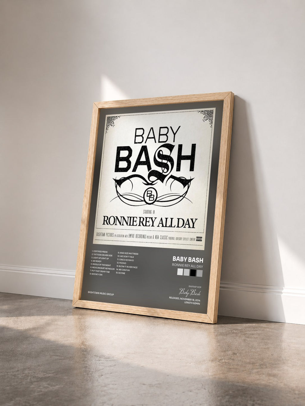 #bois Tableau de l'album Ronnie Rey All Day de Baby Bash vu de trois quarts, cadre en bois brut