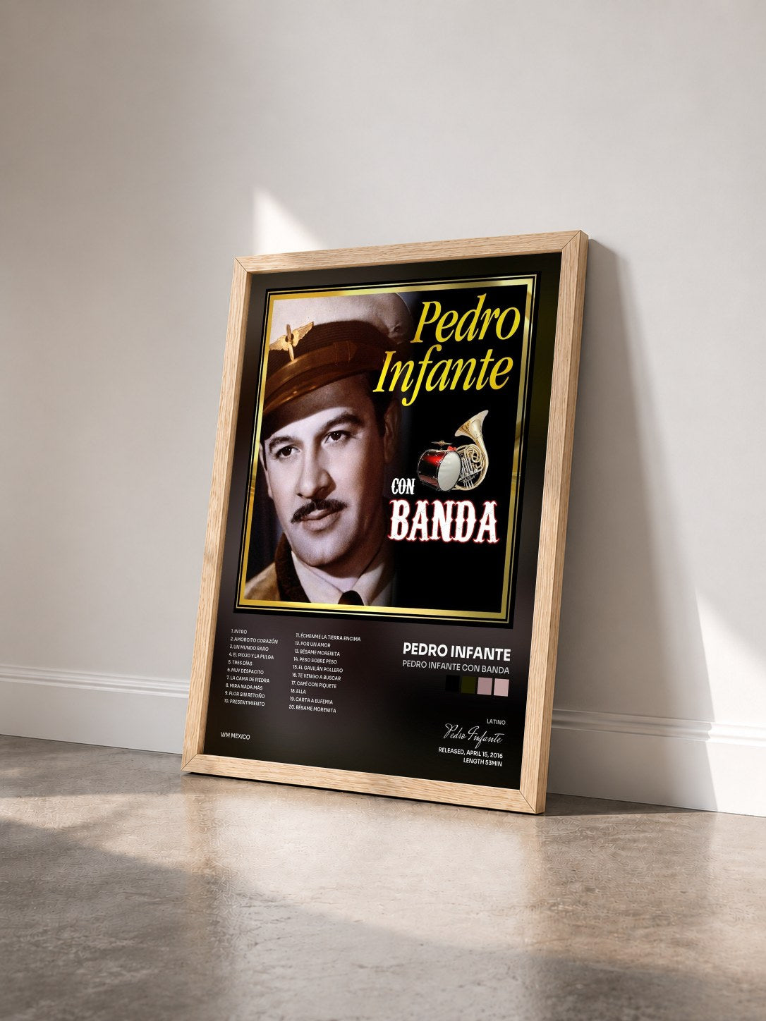#bois Tableau de l'album Pedro Infante Con Banda de Pedro Infante vu de trois quarts, cadre en bois brut
