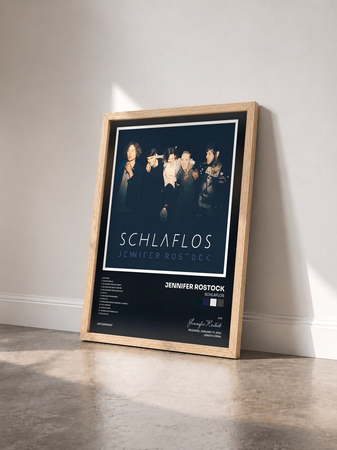 #bois Tableau de l'album Schlaflos de Jennifer Rostock vu de trois quarts, cadre en bois brut