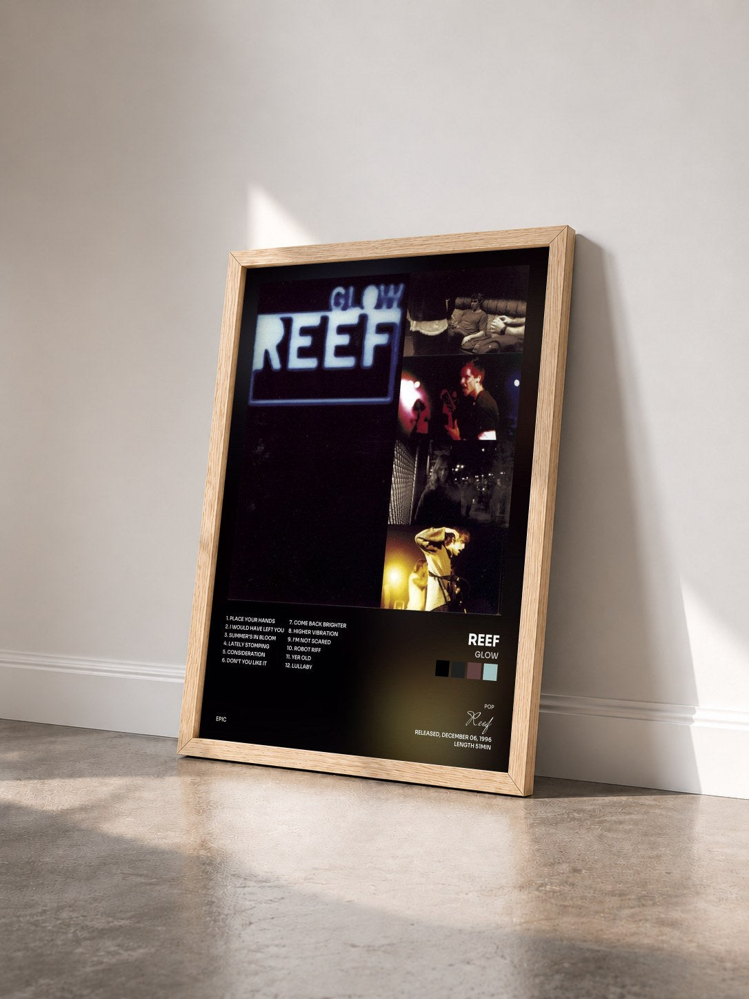 #bois Tableau de l'album Glow de Reef vu de trois quarts, cadre en bois brut