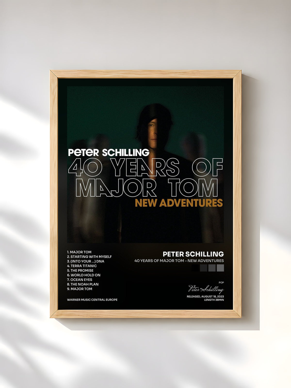 #bois Tableau de l'album 40 Years of Major Tom - New Adventures de Peter Schilling, cadre en bois brut, imprimé et encadré en France