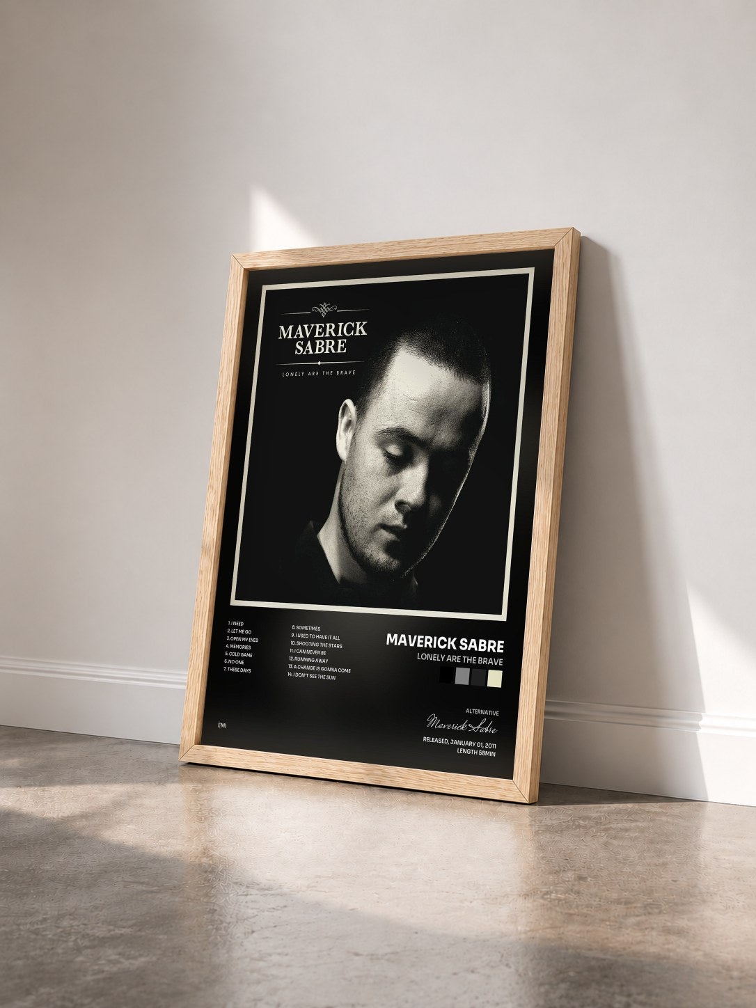 #bois Tableau de l'album Lonely Are The Brave de Maverick Sabre vu de trois quarts, cadre en bois brut