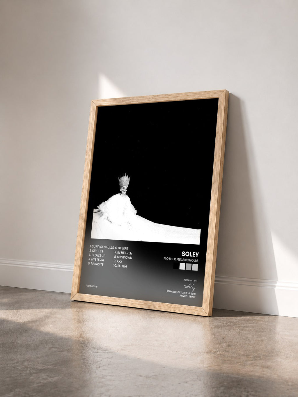 #bois Tableau de l'album Mother Melancholia de Soley vu de trois quarts, cadre en bois brut