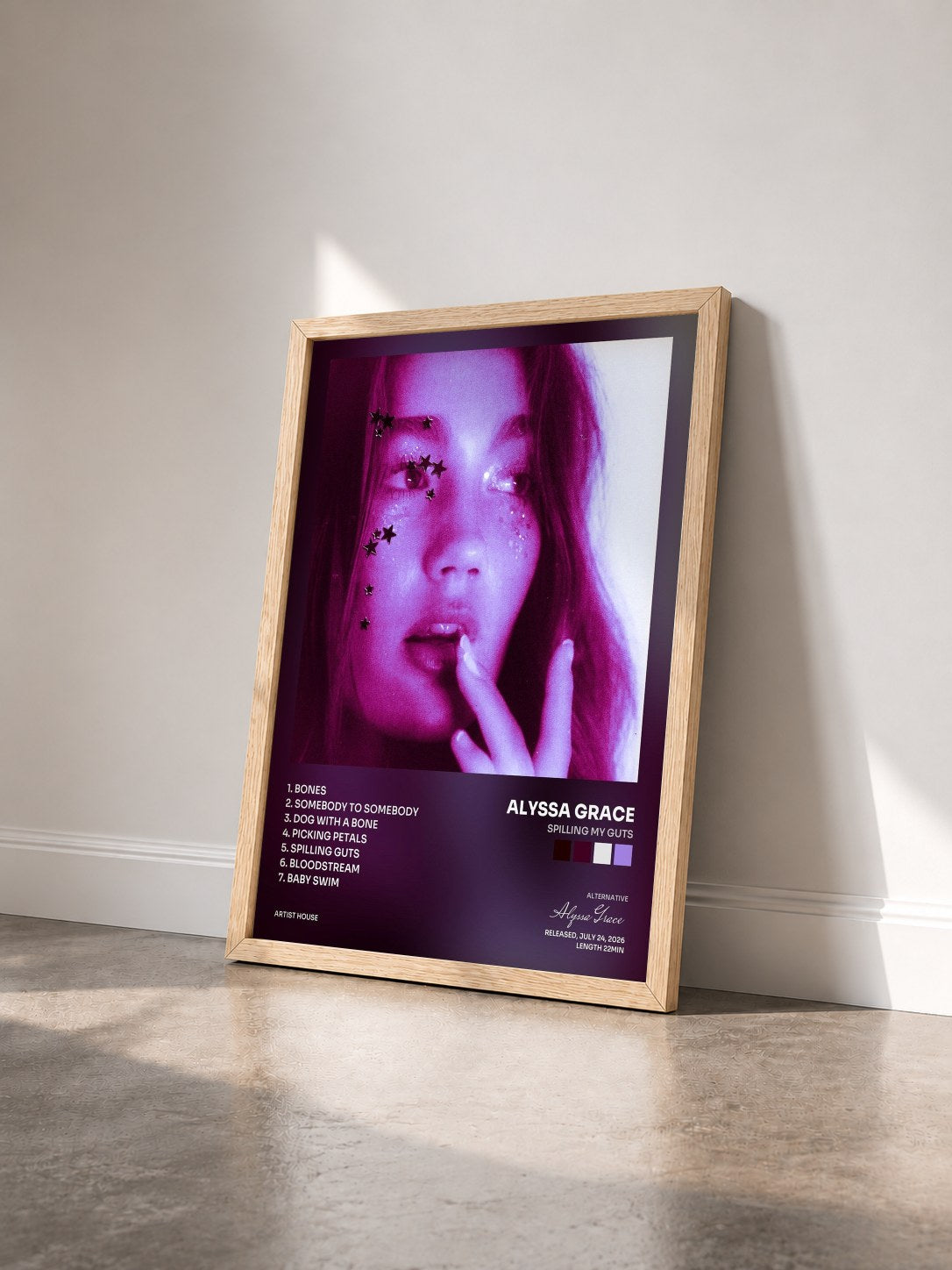 #bois Tableau de l'album spilling my guts de Alyssa Grace vu de trois quarts, cadre en bois brut