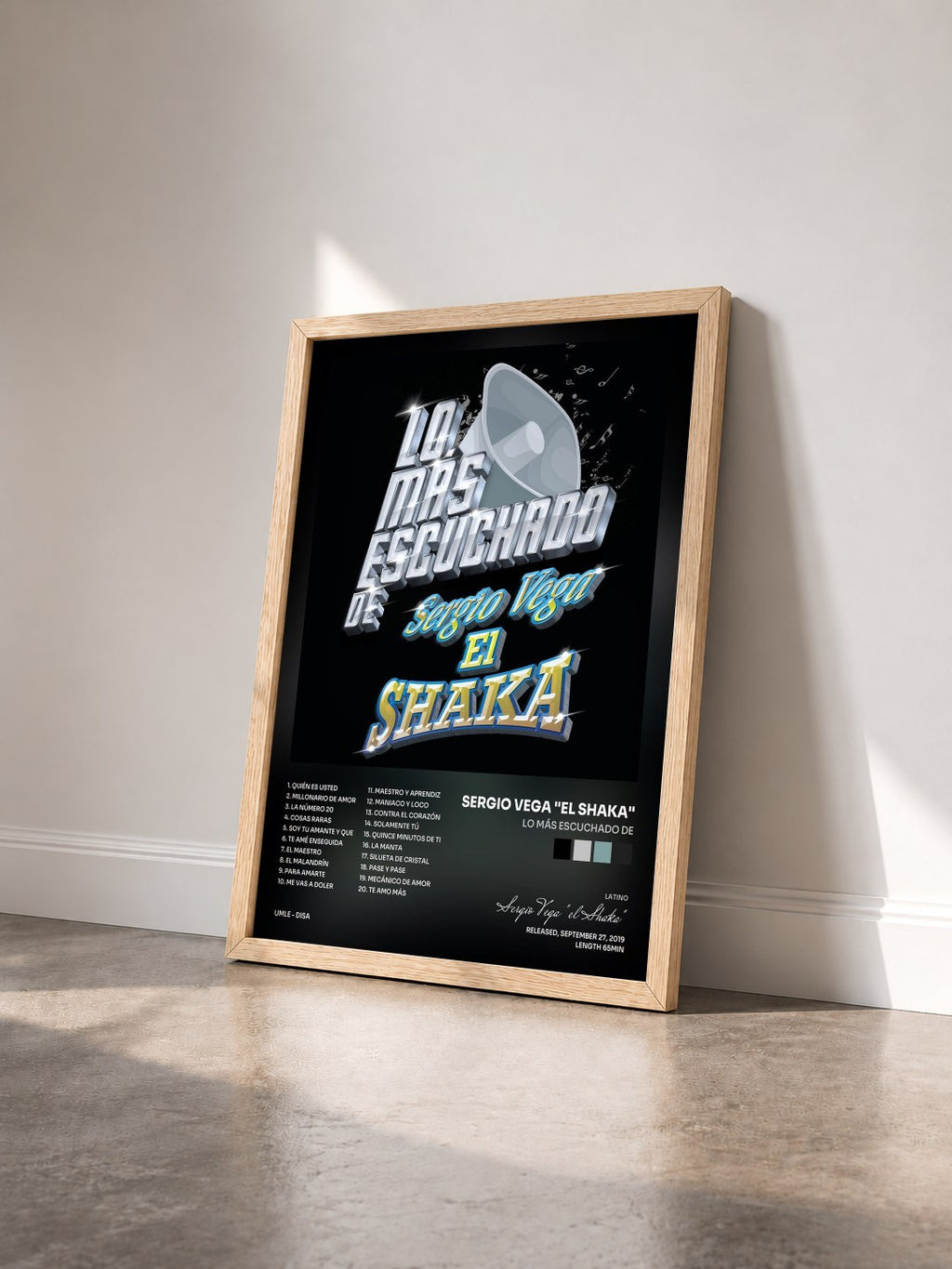 #bois Tableau de l'album Lo Más Escuchado De de Sergio Vega "el Shaka" vu de trois quarts, cadre en bois brut
