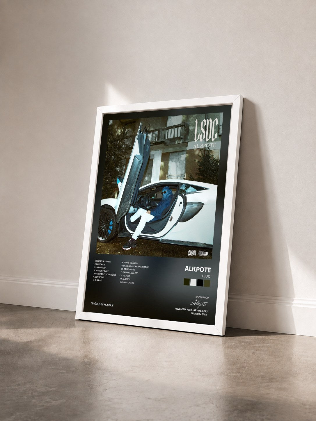 #blanc Tableau de l'album LSDC de Alkpote vu de trois quarts, cadre blanc