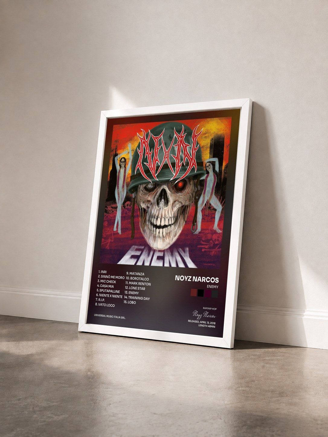#blanc Tableau de l'album Enemy de Noyz Narcos vu de trois quarts, cadre blanc