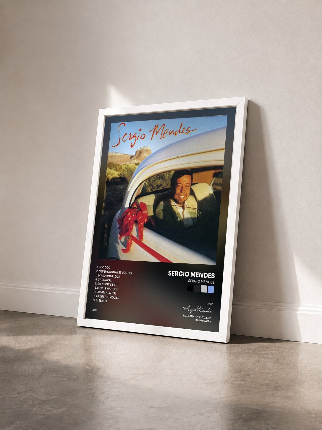 #blanc Tableau de l'album Sergio Mendes de Sergio Mendes vu de trois quarts, cadre blanc