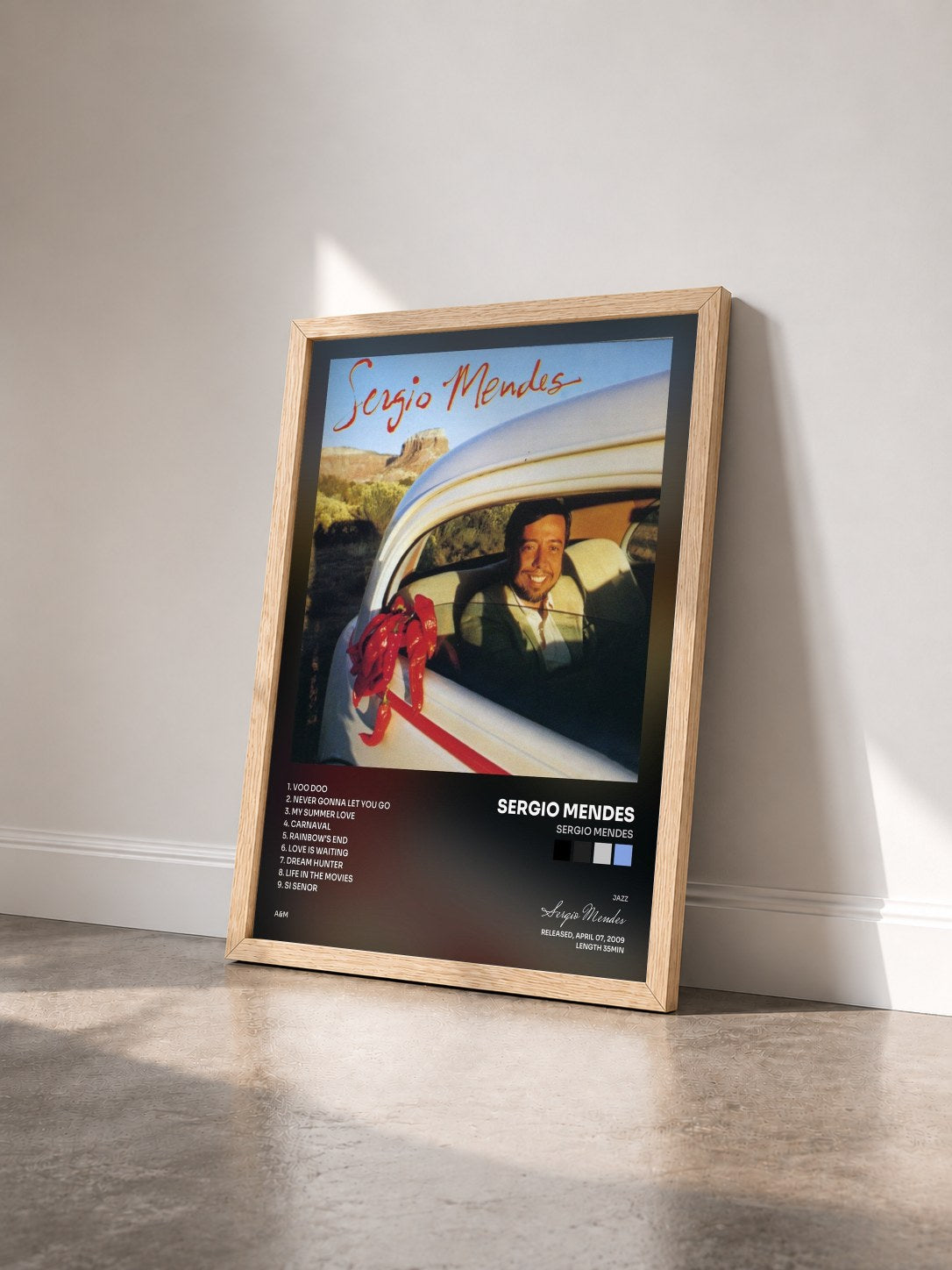 #bois Tableau de l'album Sergio Mendes de Sergio Mendes vu de trois quarts, cadre en bois brut