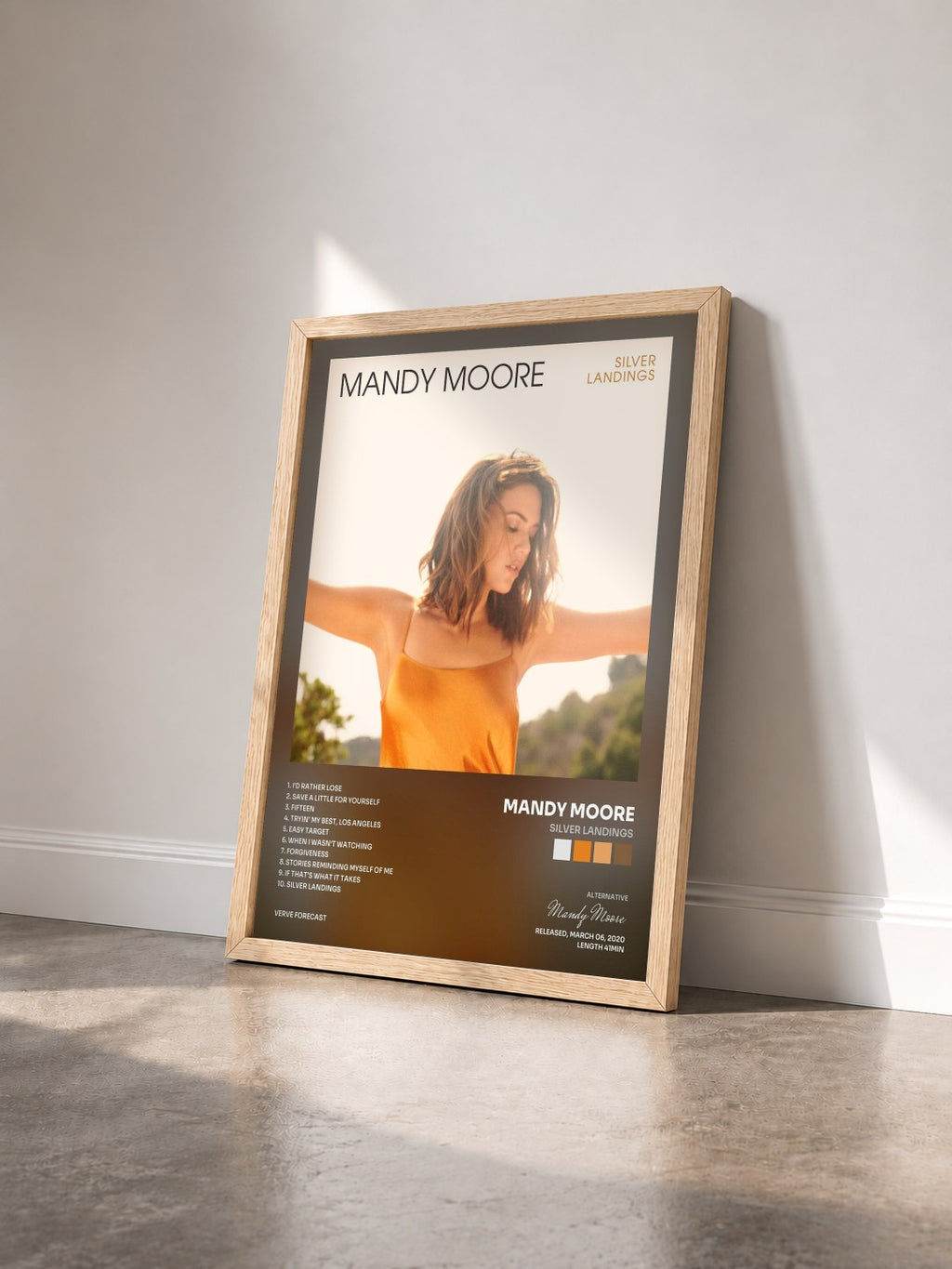 #bois Tableau de l'album Silver Landings de Mandy Moore vu de trois quarts, cadre en bois brut